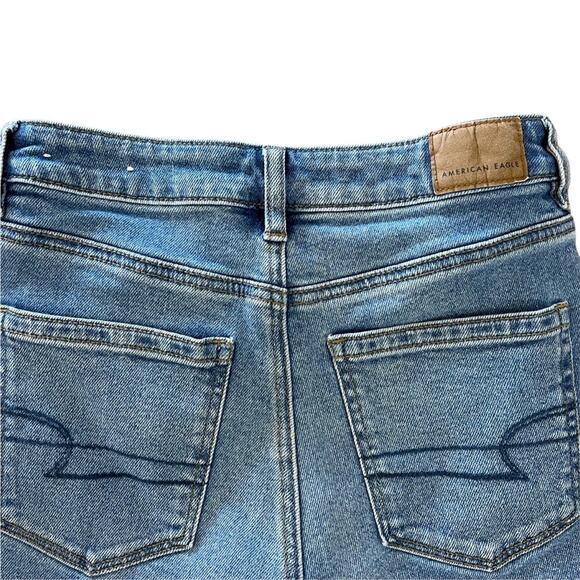 American Eagle medium wash Mom Jean cut off jean shorts women’s size 2 - Picture 8 of 8
